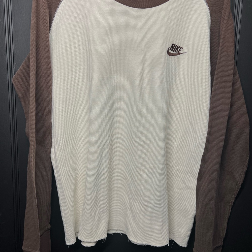 VTG 2000s Nike Men’s Cream Body with Brown Raglan Long-Sleeve Shirt